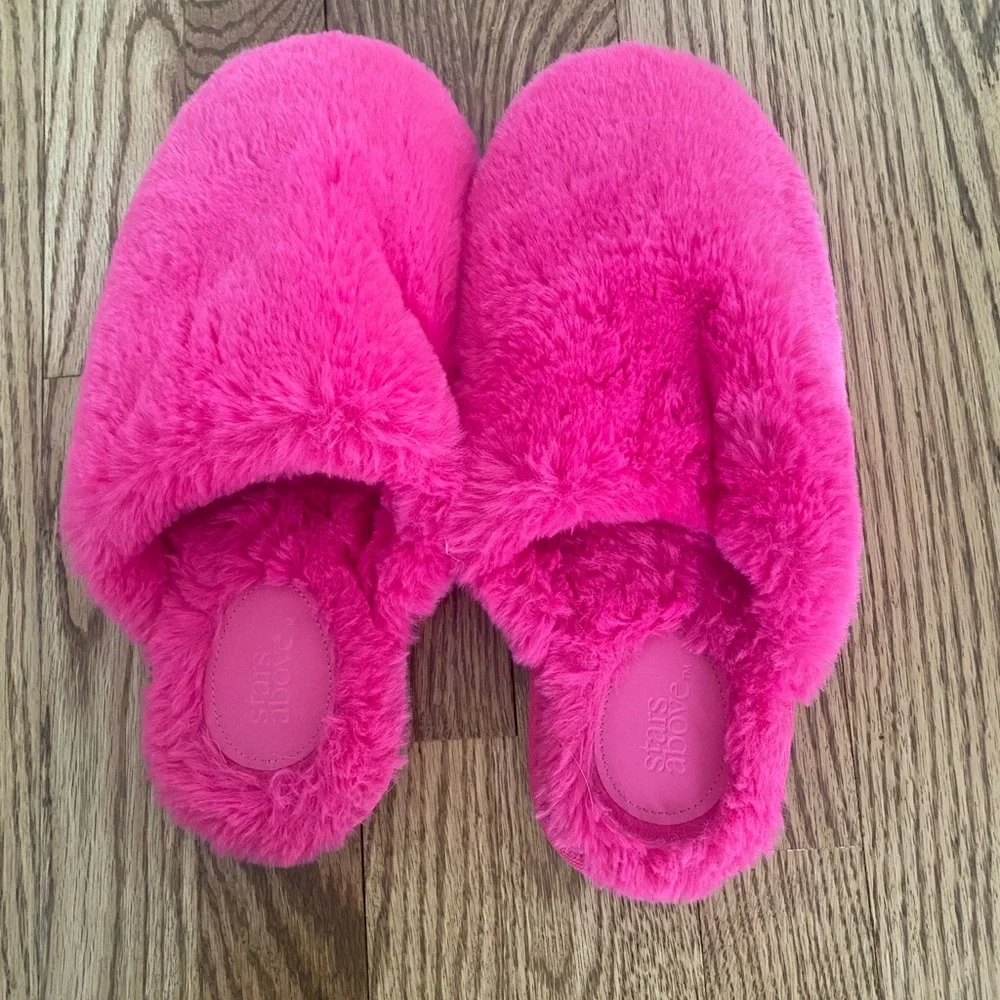 Pink Fuzzy Slippers - Picture 1 of 2